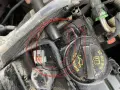 Zaznaczony przewód zapłonowy i wtyczka mogą być przyczyną błędu dtc p0301 volkswagen.