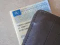 Dowód rejestracyjny pojazdu i brązowy portfel. Czy można zrobić przegląd bez dowodu rejestracyjnego? To pytanie nurtuje wielu kierowców.