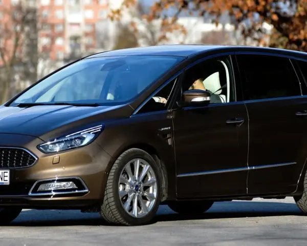 Pojemność baku Ford S-MAX – ile litrów paliwa naprawdę potrzebujesz?