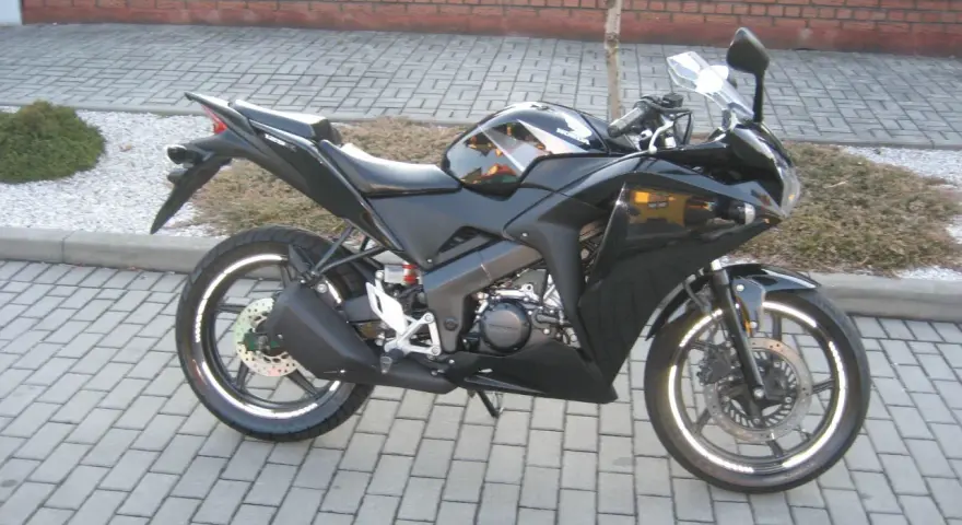 Pojemność baku Honda CBR 125 - co musisz wiedzieć, aby nie przepłacać